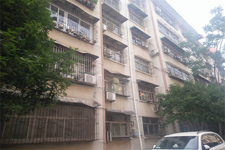 佛山小区3室2厅1卫47万103m2简单装修出售